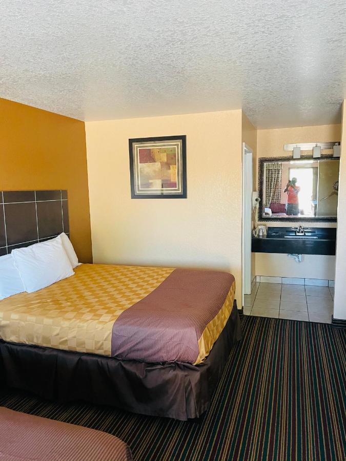 Sona Inn Dilley Exterior foto